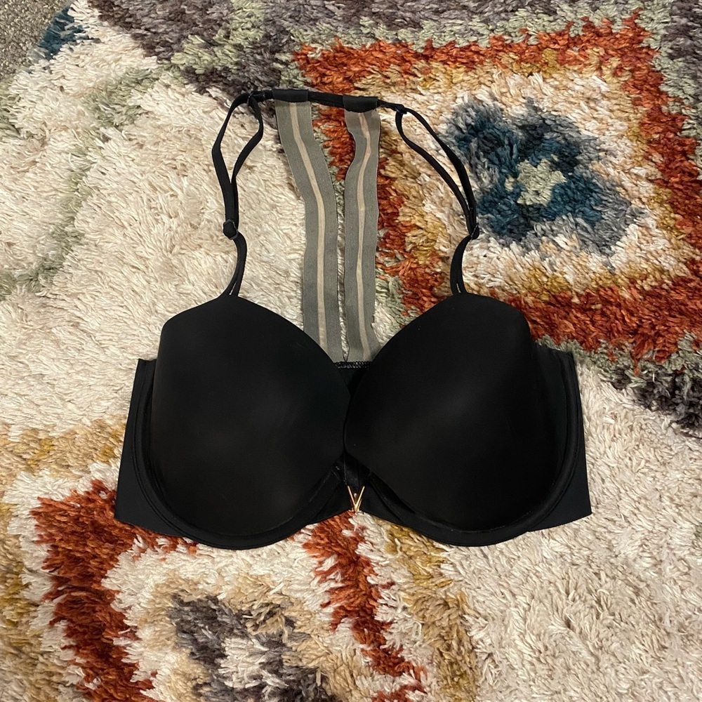Victoria’s Secret 32DD front clamp black bra